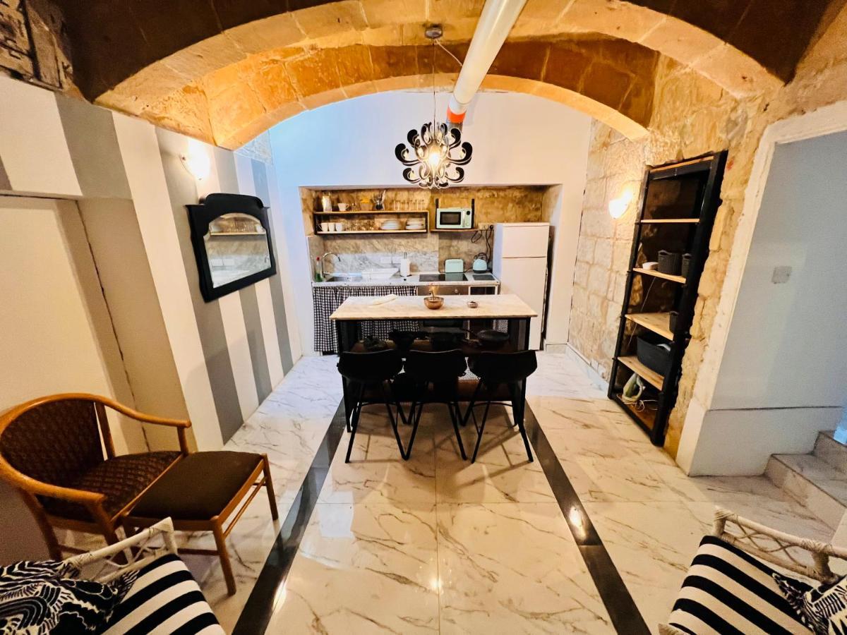 Charming Townhouse Prime Area Valletta Apartment Exterior photo