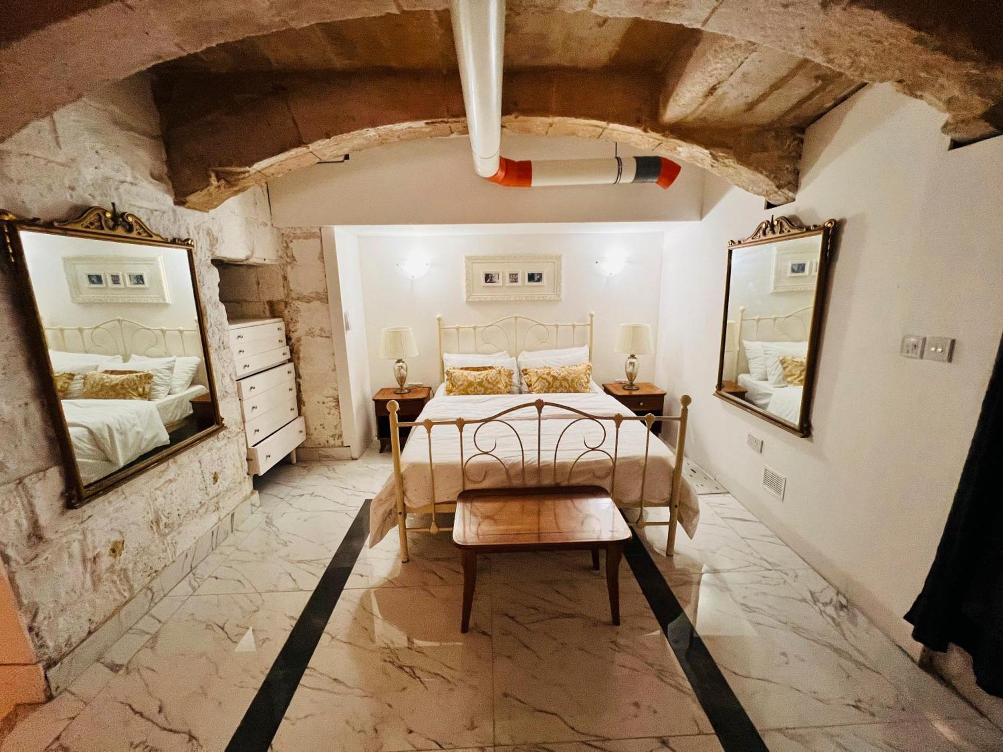 Charming Townhouse Prime Area Valletta Apartment Exterior photo