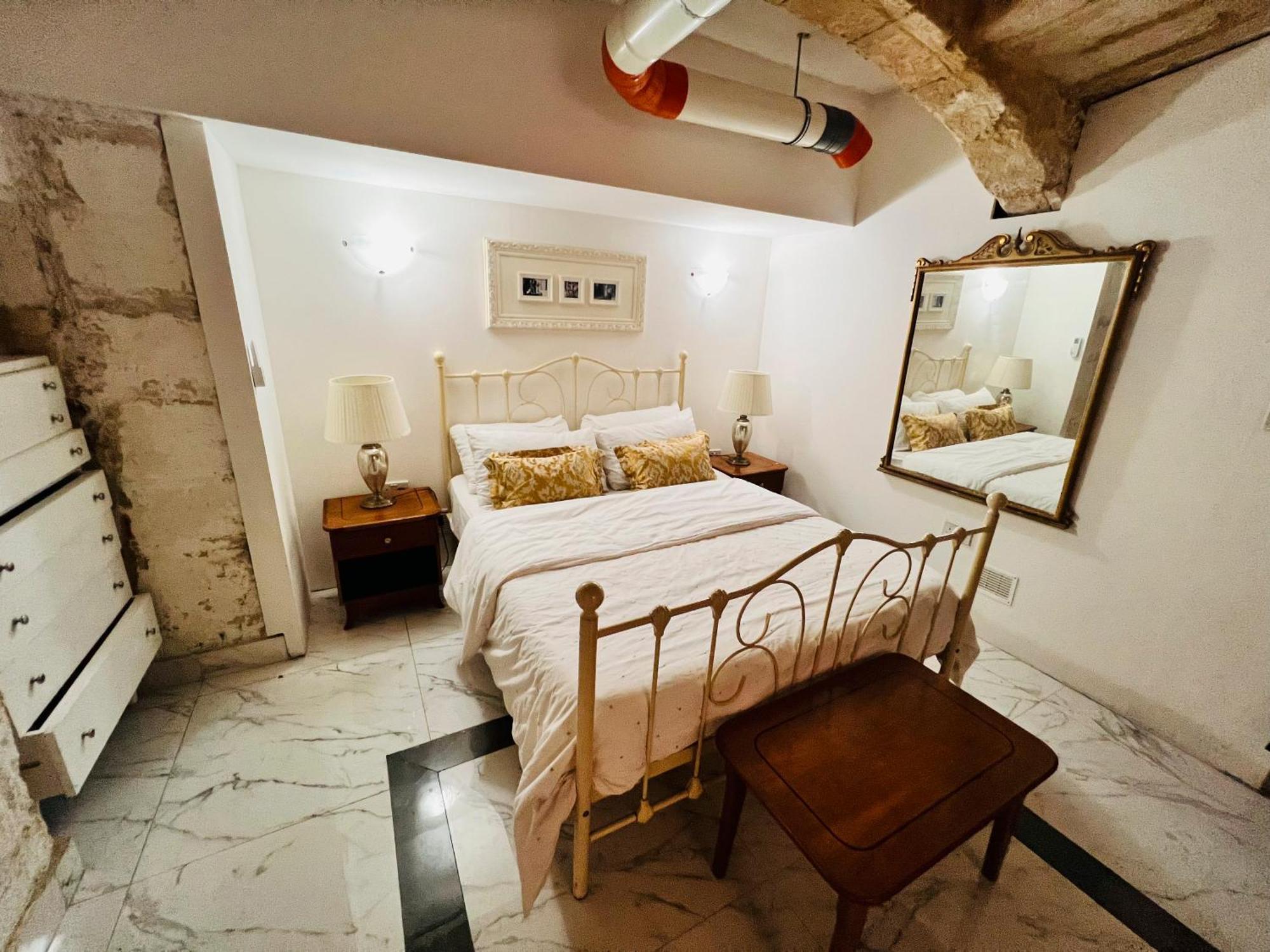 Charming Townhouse Prime Area Valletta Apartment Exterior photo