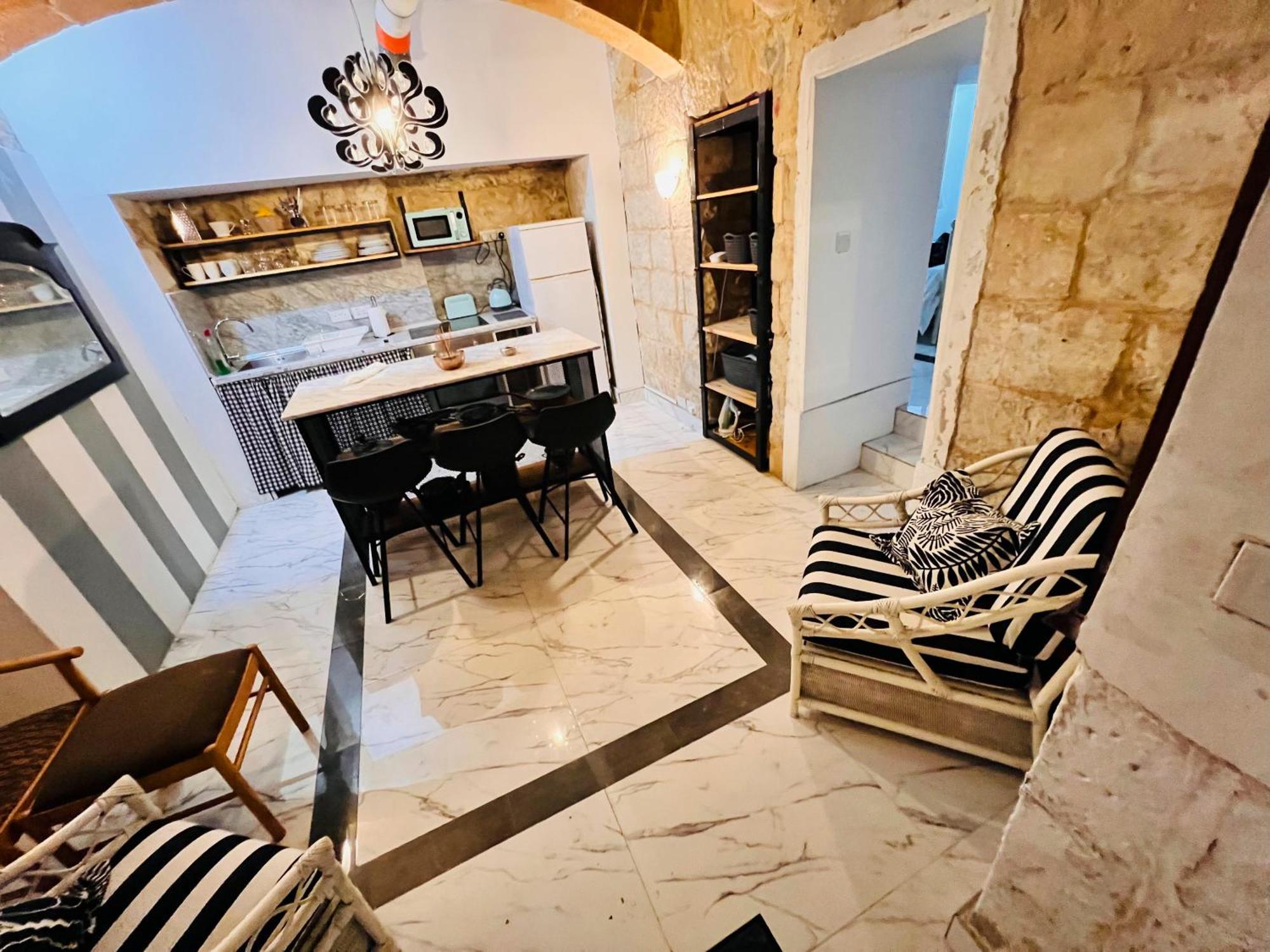 Charming Townhouse Prime Area Valletta Apartment Exterior photo